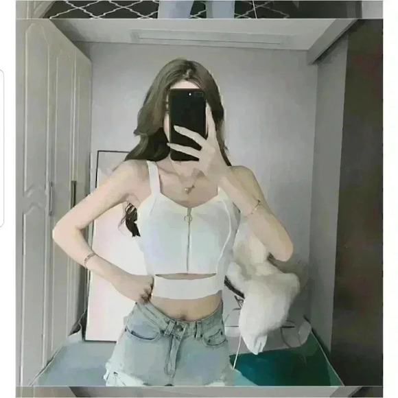 WOMENS WHITE CROP TOP. - Picture 3 of 6